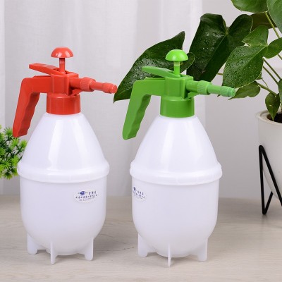 气压式喷水壶1.5L大容量加厚塑料材质两色可选雾化洒水喷壶批发图3