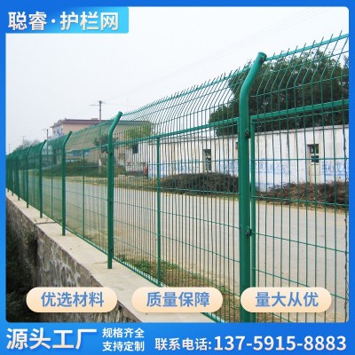 双边丝护栏网框架果园防护网高速公路隔离网河道铁丝围栏网图3