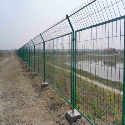 云南昆明 护栏网 隔离网 防护网 围网 框架护栏 公路铁路护栏图2