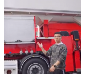 向消防战士致敬！单纯想蹭个消防队的饭，却被意外送上101米云梯车？