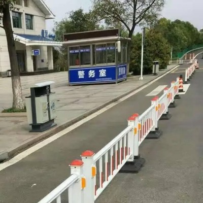 鑫浩丝网制造 马路人行横道防护栏 60—120cm隔离栏源头现货