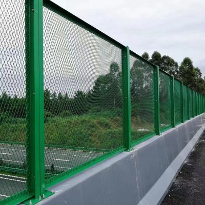 桥梁防抛网 高速梁地防护网 两侧隔离栅 绿色浸塑焊接防落网 泽润图2