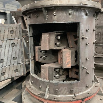 河卵石制砂机批发价 建筑垃圾破碎制沙机 中铸LZP-1000型煤矸石破碎打砂机图4