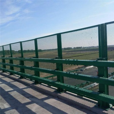 鑫宸翰 高速公路护栏网 双边框架铁丝网 道路两侧隔离围栏网 现货图5