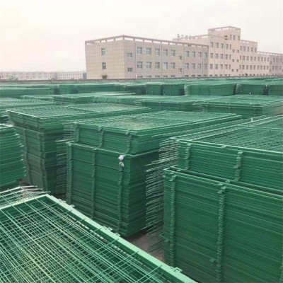 1.8*3 高速公路护 栏 网 道路中央隔离护栏网 功能性能优 物流运输图5