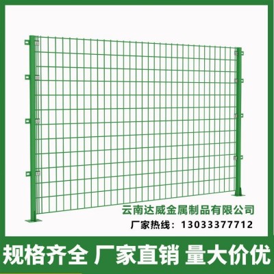 云南昆明工厂直供公路双边丝隔离铁丝网农场养殖防护用围栏网桃型柱图3