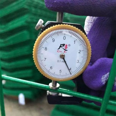 泽润 1.8*3米 光伏电站护栏网 浸塑绿色 圈地围栏网 双边丝 安装简单图4