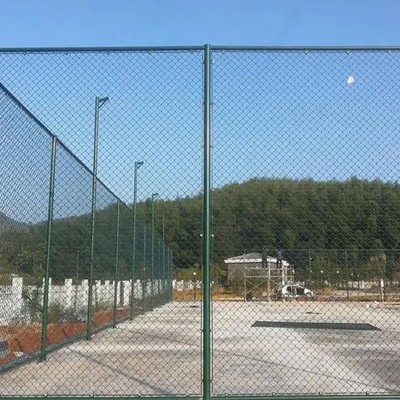 球场护栏 包塑勾花网 网球场围栏 表面浸塑围网图3