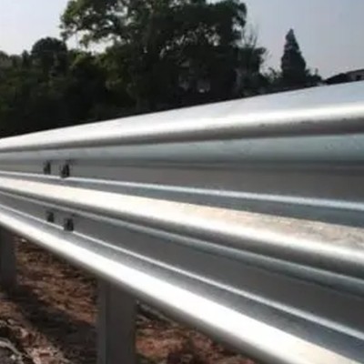缅甸波形护栏 道路隔离护栏网 支持按需加工定制图2